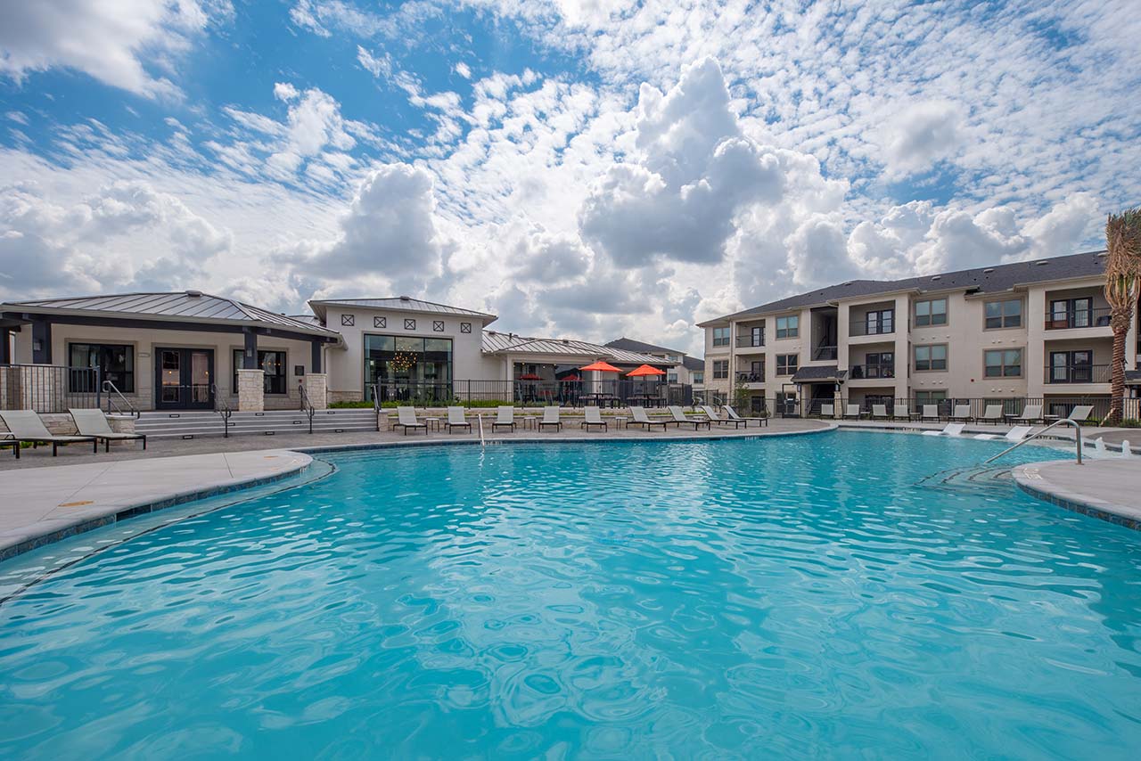 Palmetto Pointe pool